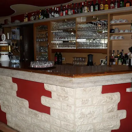 Hotel Taverne Inos 2*